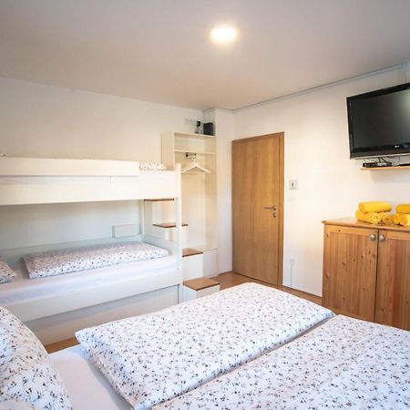 Pritlicni Apartma Hribovc Z Atrijem Kranjska Gora Luaran gambar