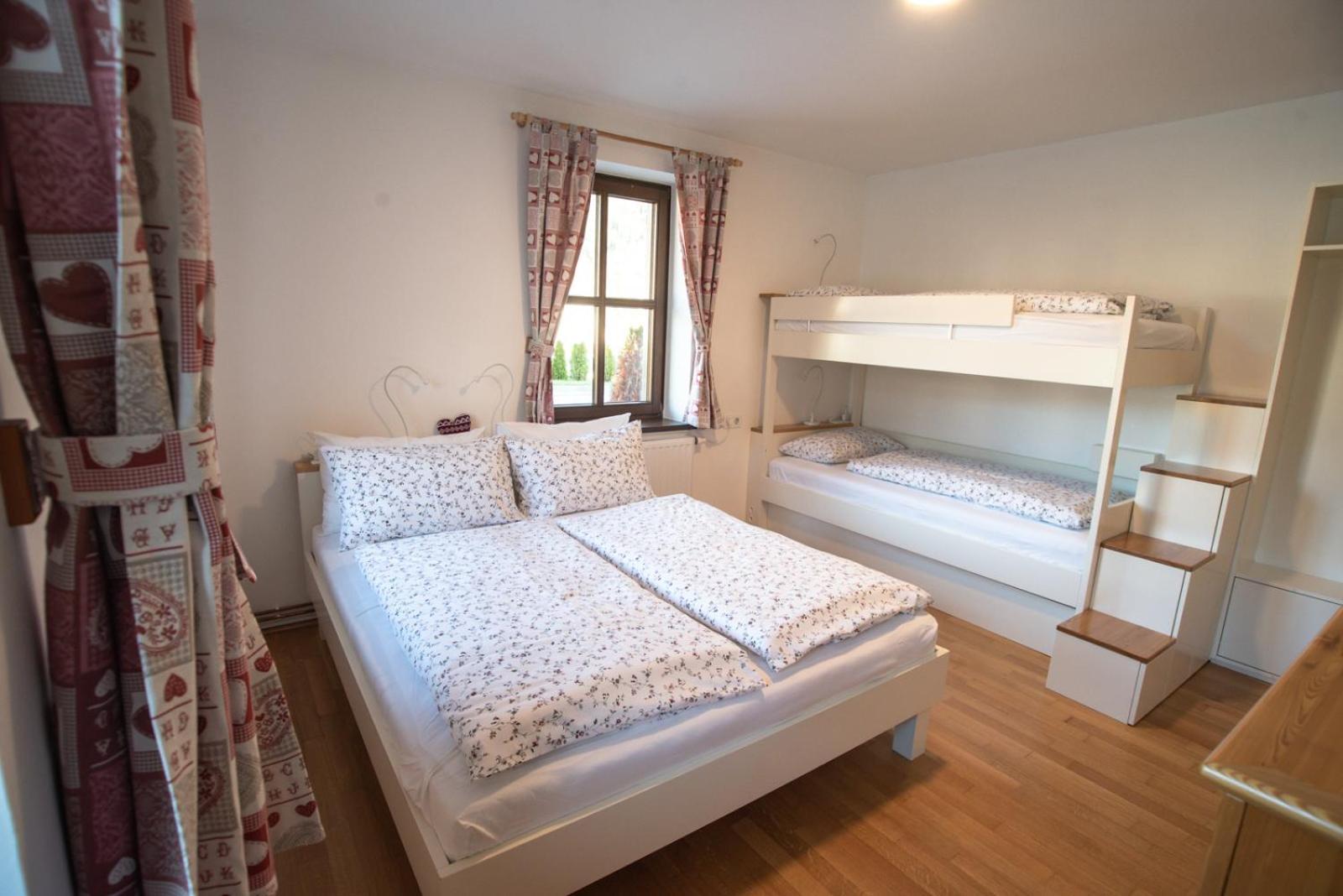 Pritlicni Apartma Hribovc Z Atrijem Kranjska Gora Luaran gambar